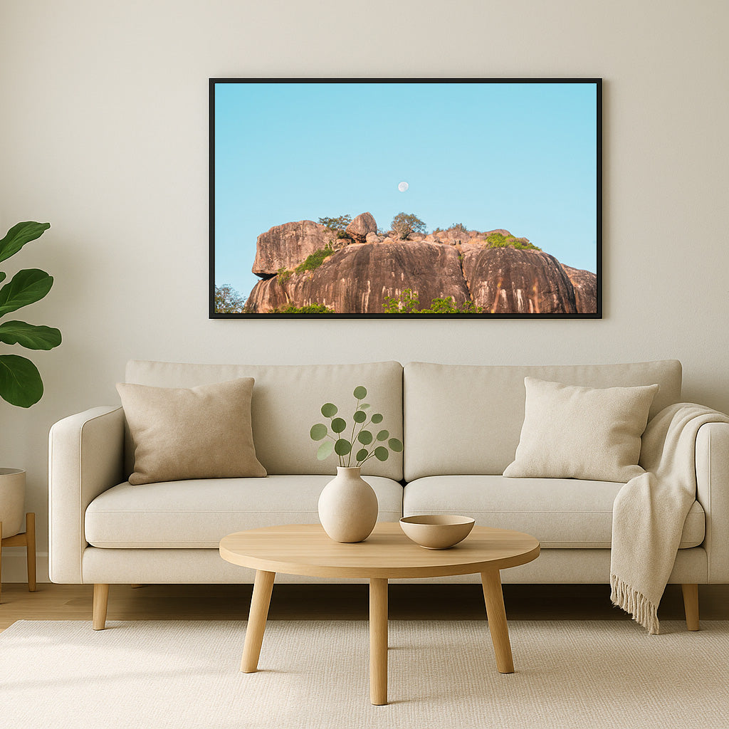 Poster Mond über dem Felsen
