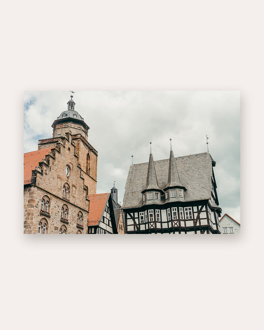Poster Alsfeld Marktplatz – Historisches Rathaus und Fachwerk zum 800. Stadtjubiläum