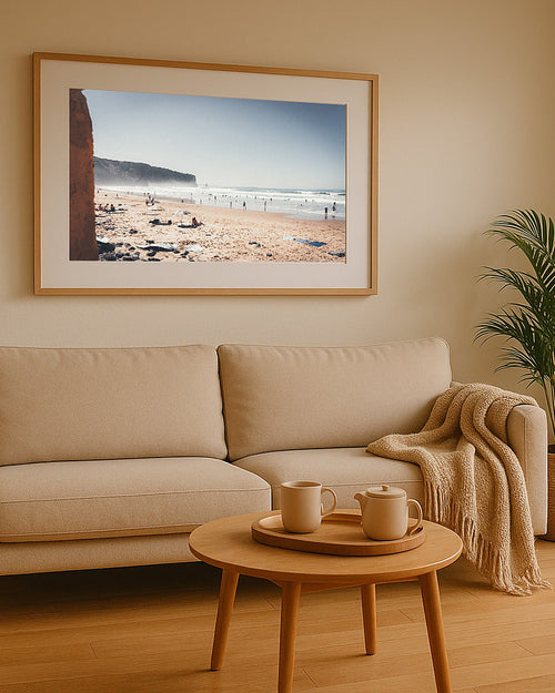 Poster Arrifana Beach Algarve – Dramatische Felsküste mit weiten Atlantikwellen