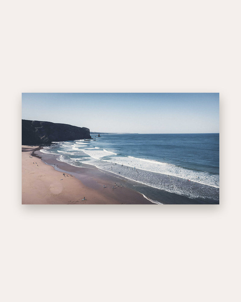 Arrifana Beach Surf-Poster als Wandbild im Wintergarten mit blauem Licht