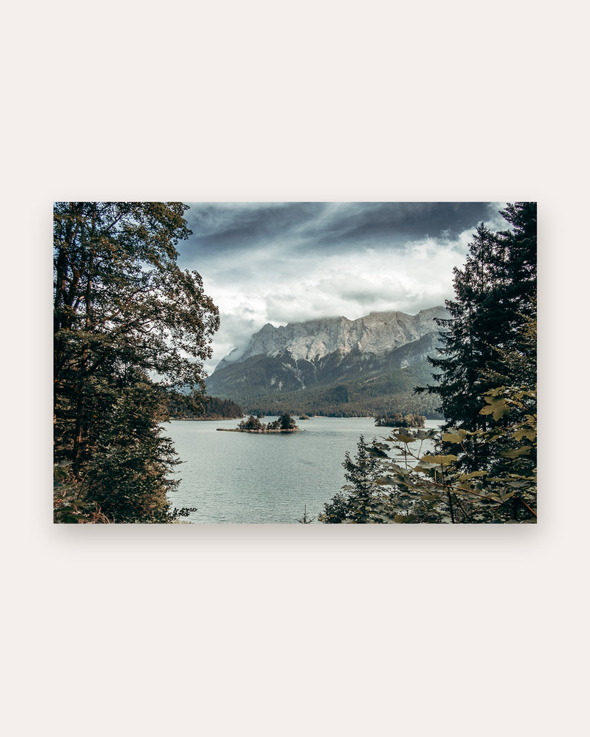Poster Eibsee Alpenpanorama Bayern – See zwischen Tannen mit Blick auf die Alpen
