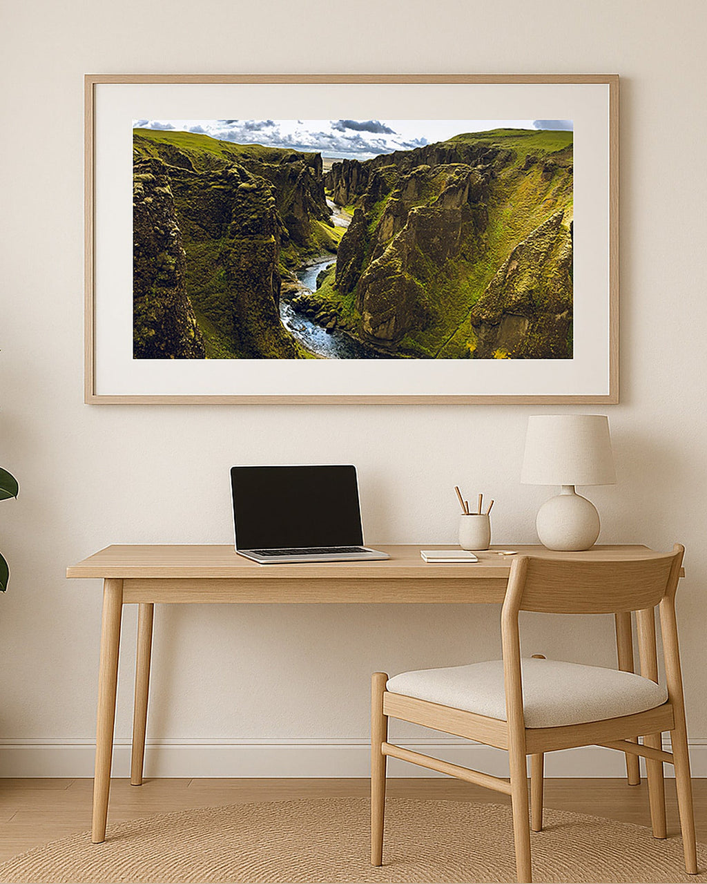Poster Fjaðrárgljúfur Island – Magische Schlucht mit Fluss im Süden Islands