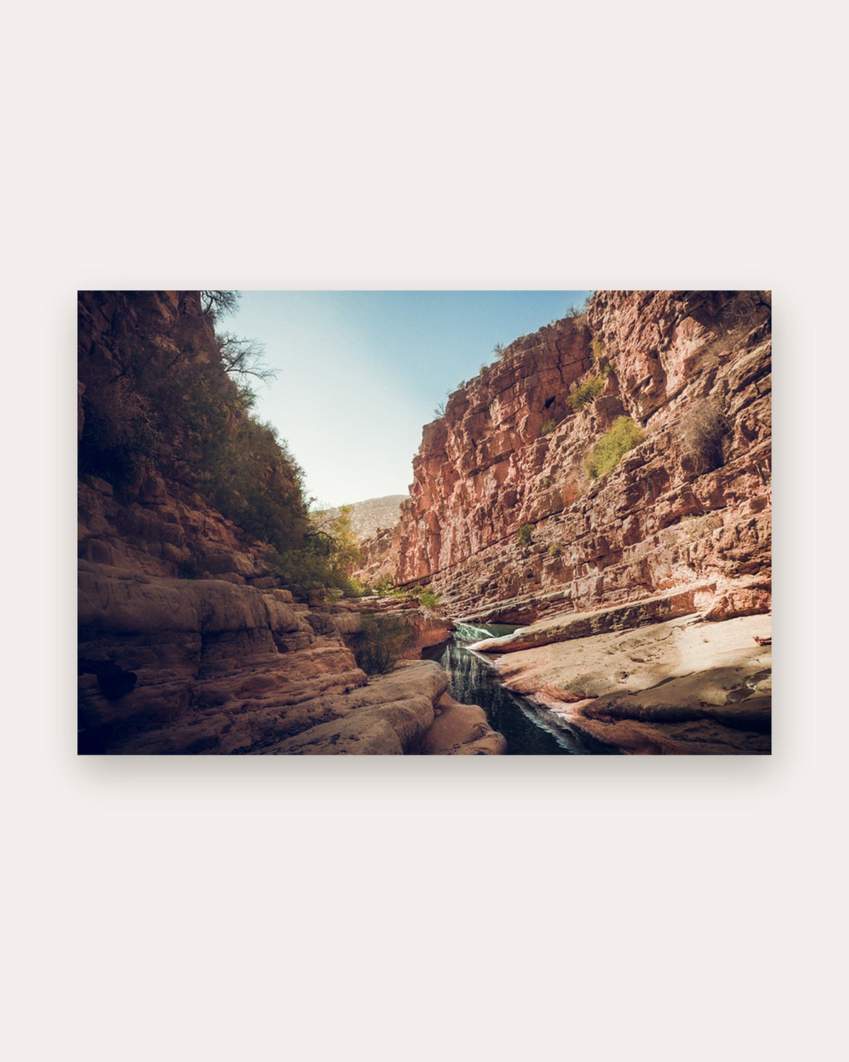 Poster Paradise Valley Marokko – Türkises Wasser zwischen rotgoldenen Felsen bei Agadir