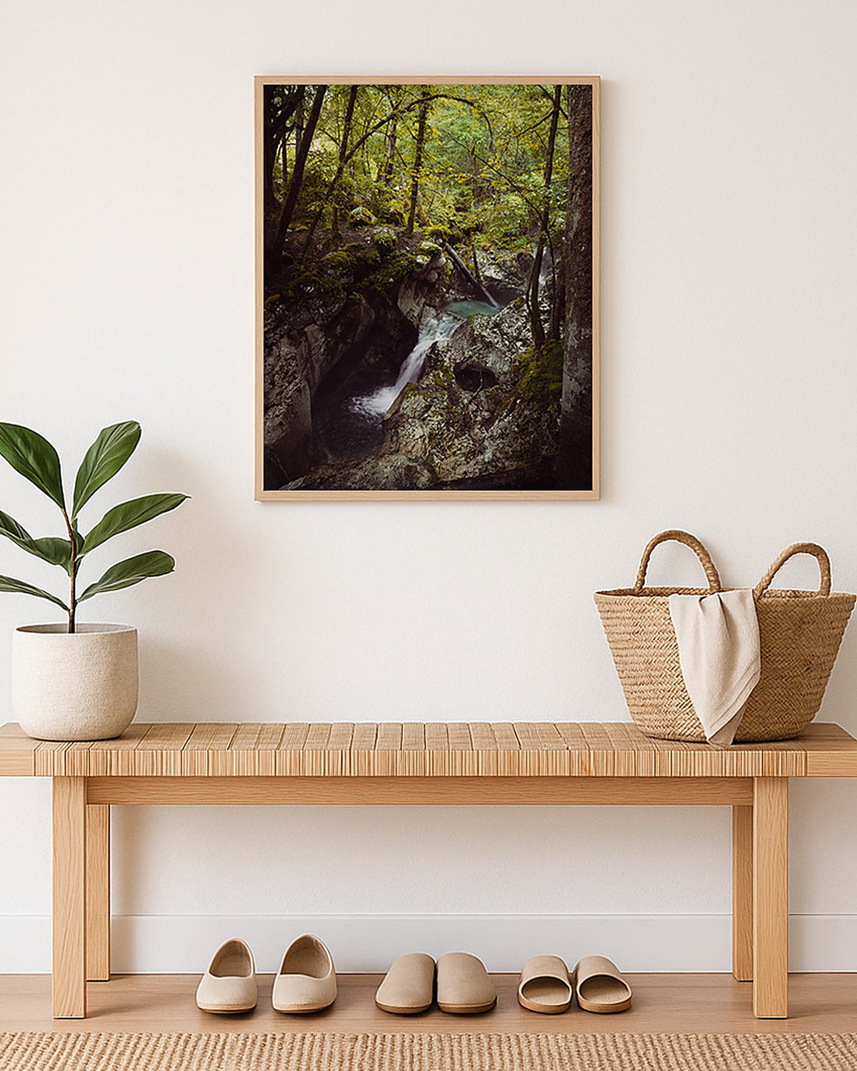 Poster Soča Wasserfall Slowenien – Wilder Wasserfall im sattgrünen Bergwald
