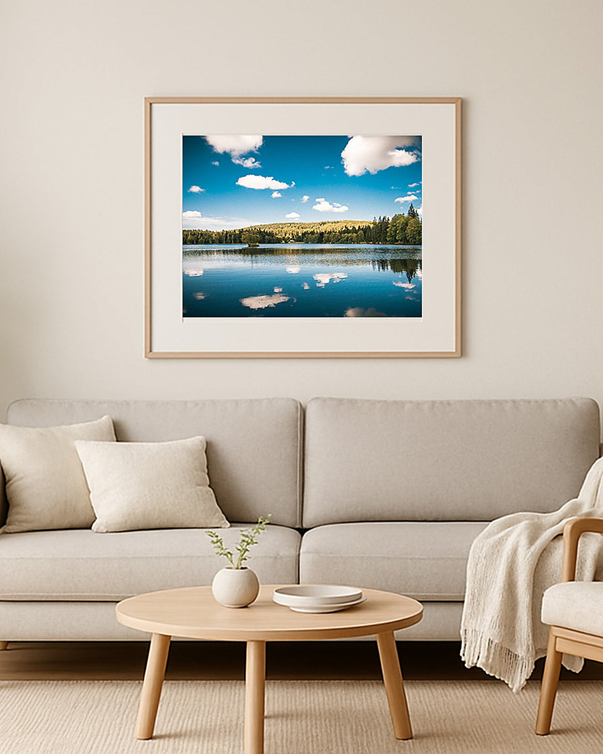 Poster See in Tschechien – Stille Naturkulisse mit Wasser und Wald in der Grafschaft Glatz